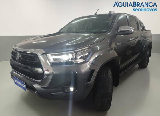 TOYOTA HILUX 2.8 D-4D TURBO DIESEL CD SRX PLUS 4X4 AUTOMÁTICO TOYOTA HILUX 2.8 D-4D TURBO DIESEL CD SRX PLUS 4X4 AUTOMÁTICO